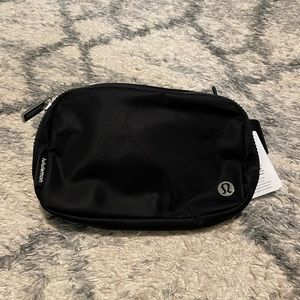 NEW Lululemon Everywhere Belt Bag, Black